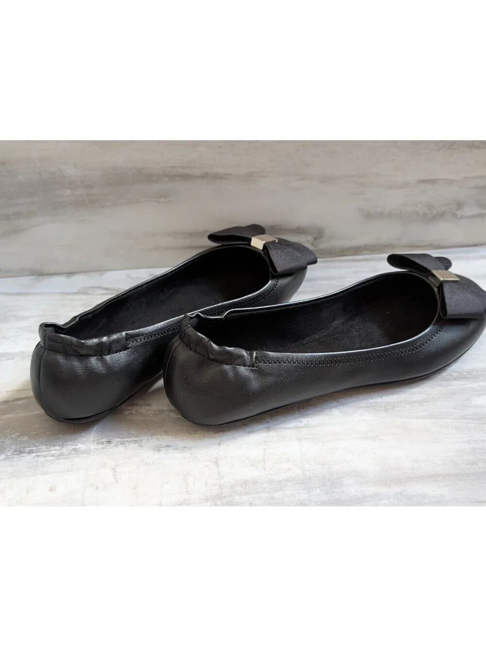 Bandolino Women's Black Ballet Flats with Bow Accent Size 6.5M